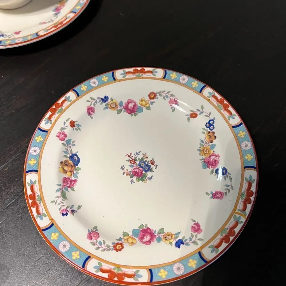 The Rosedale saucers /cups set